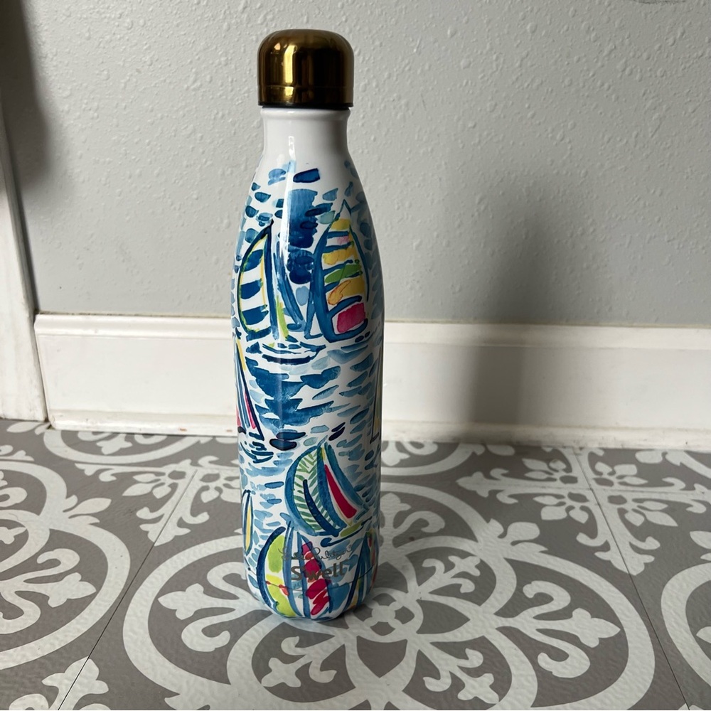 Lilly Pulitzer Swell water bottle 25oz